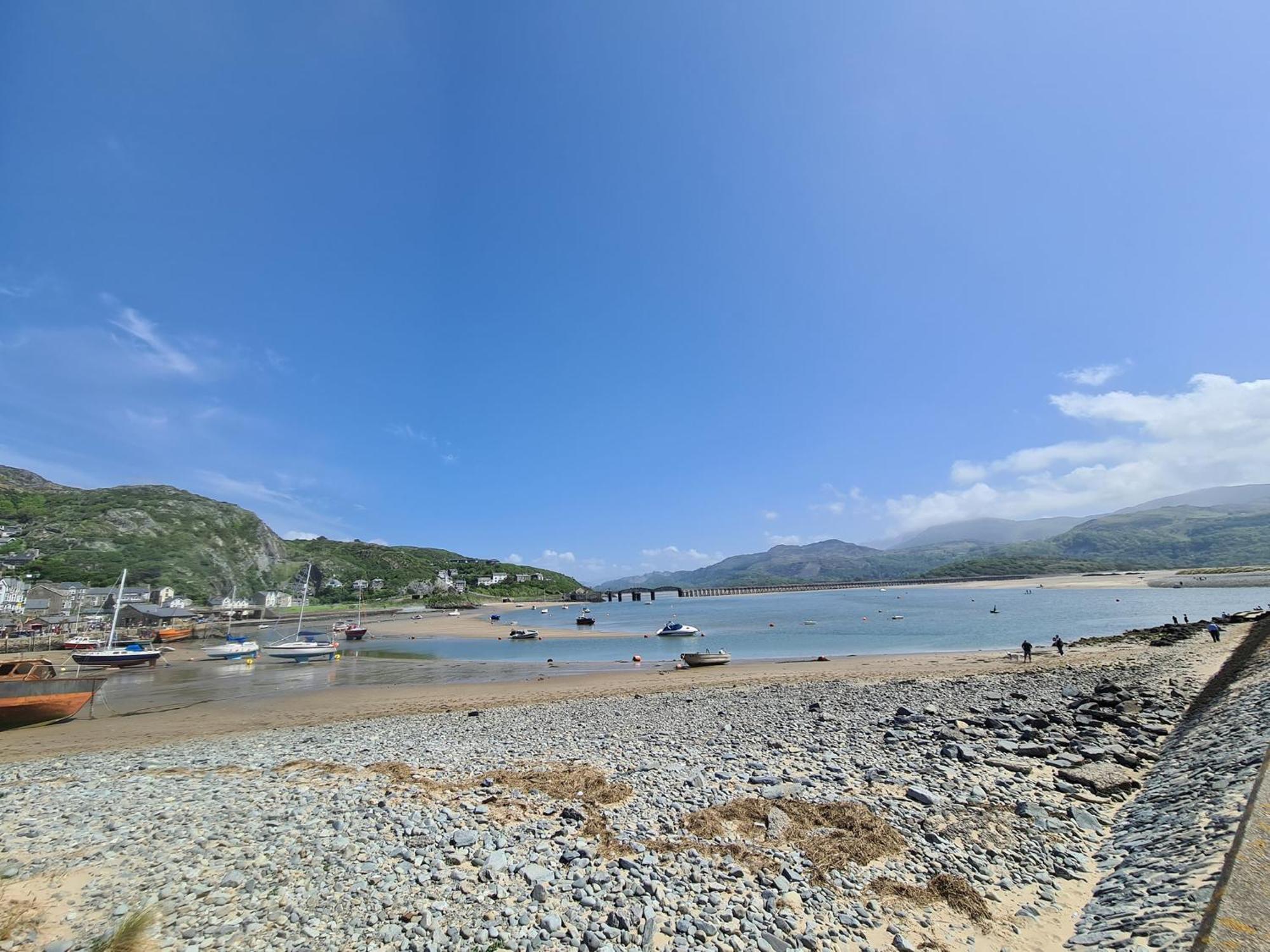 The Penthouse Ny Loft Apartment Barmouth Exterior foto